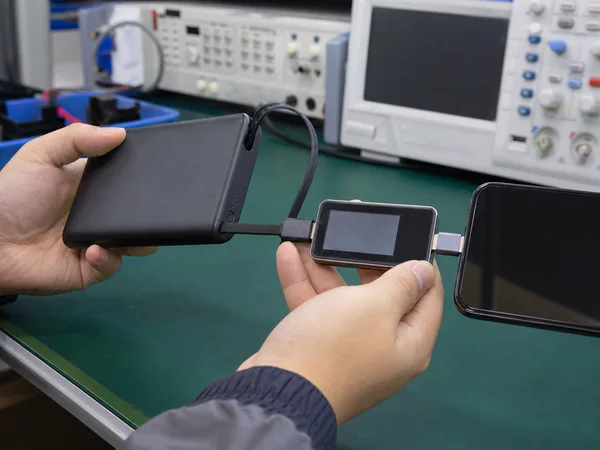 Testing built-in USB-C cable power output with a USB power analyzer